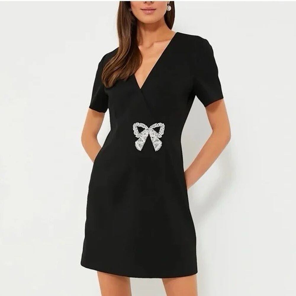 Elegant Black Maxi Dress with Bow Detail